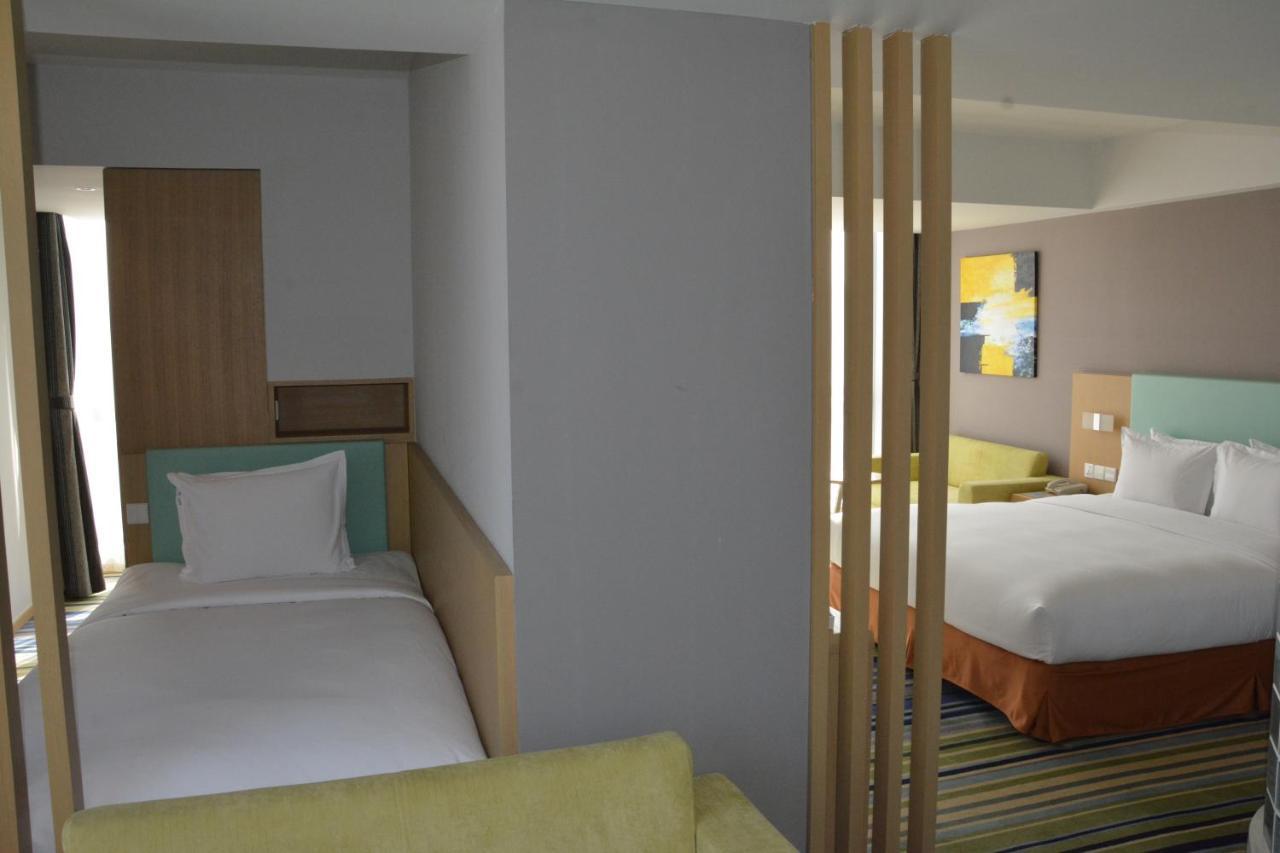 Holiday Inn Express Yingkou Onelong Plaza By Ihg Gaizhou Buitenkant foto