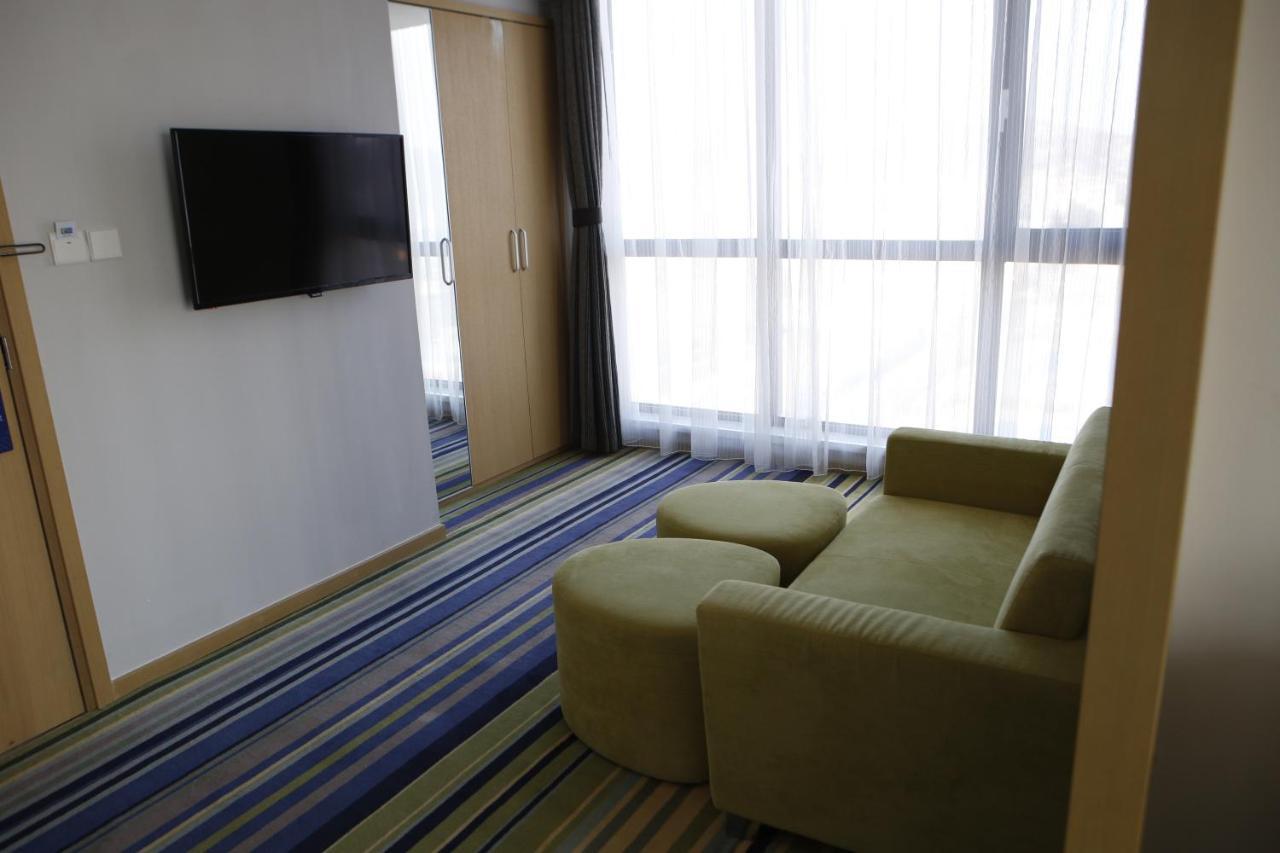 Holiday Inn Express Yingkou Onelong Plaza By Ihg Gaizhou Buitenkant foto
