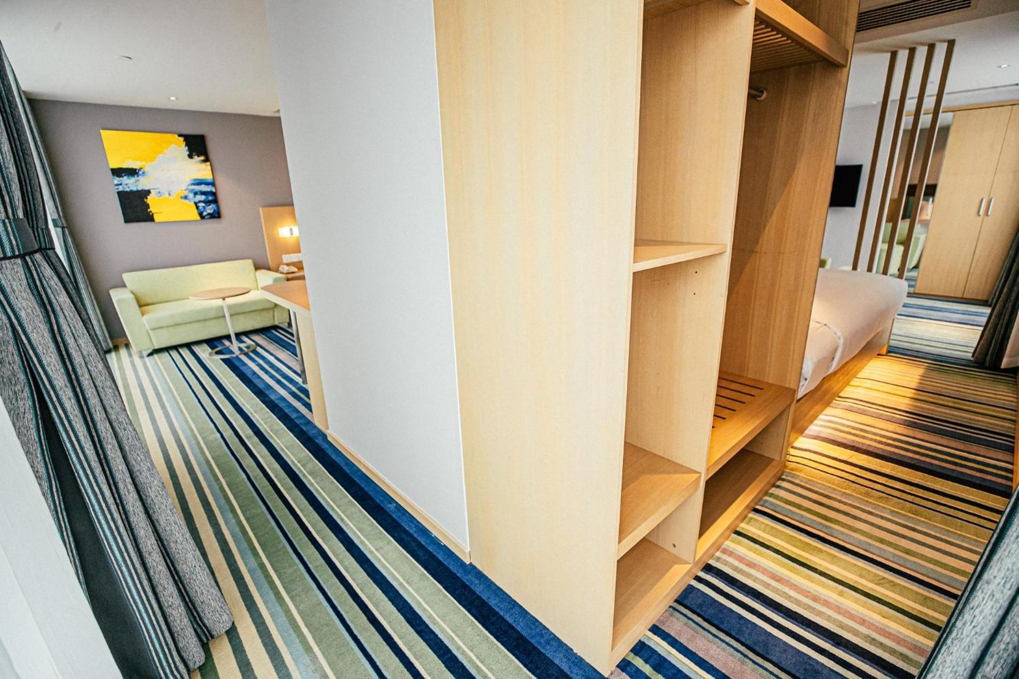 Holiday Inn Express Yingkou Onelong Plaza By Ihg Gaizhou Buitenkant foto